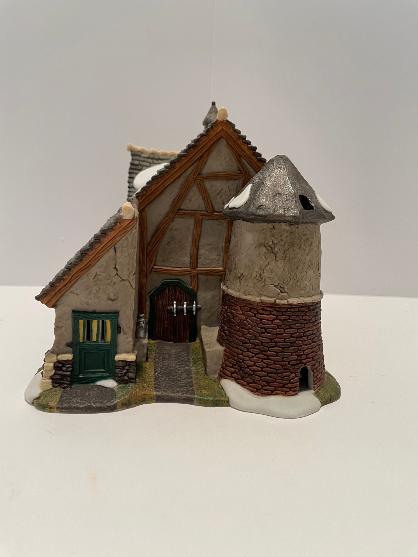 Department 56 Frasier Family Barn