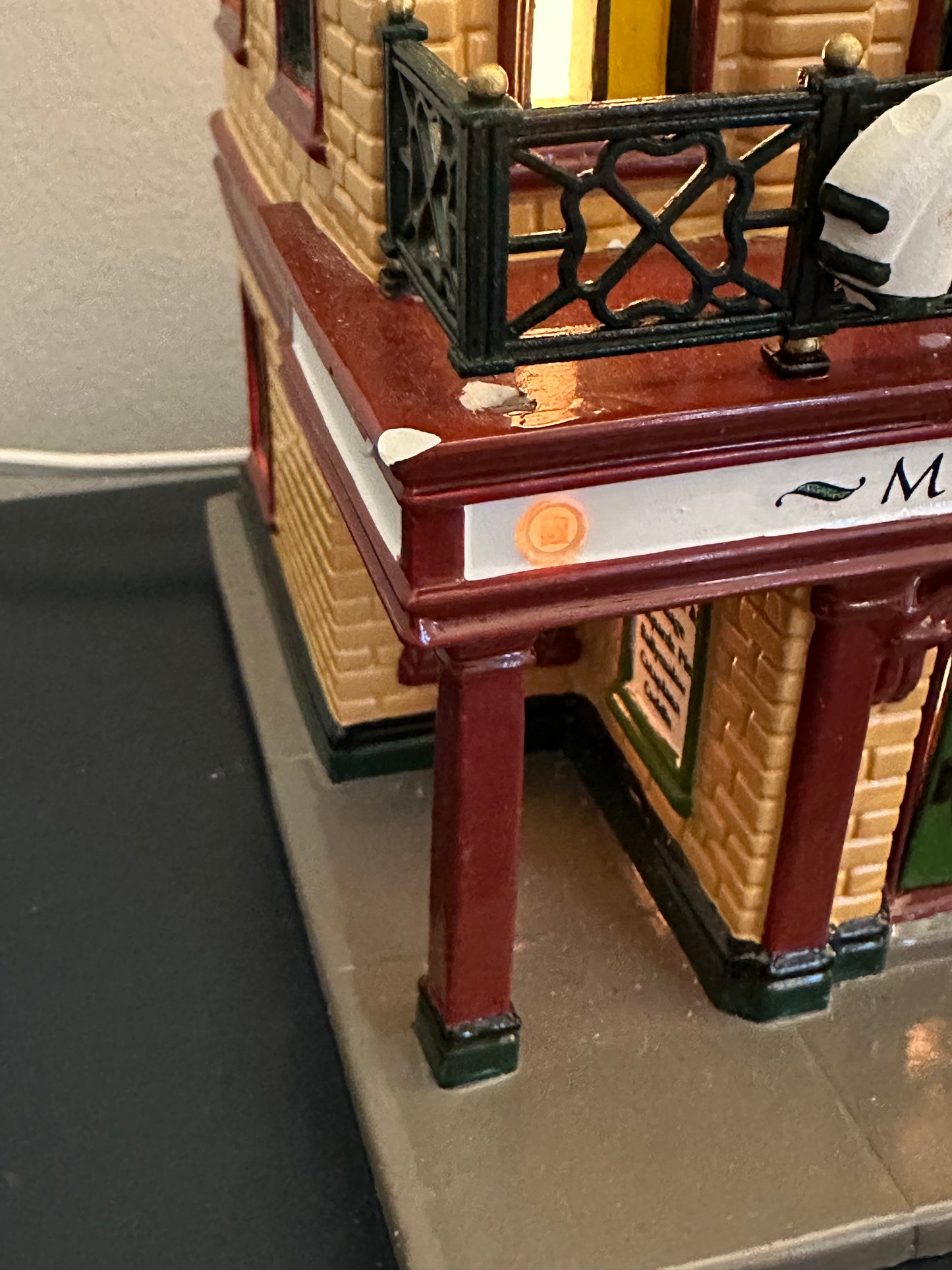 Department 56 McGuire’s Irish Pub