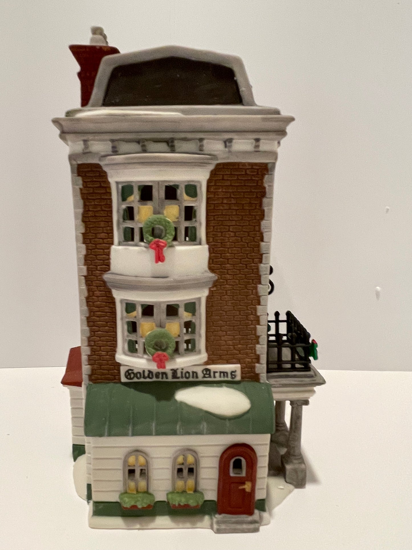 Department 56 Crown and Cricket Inn