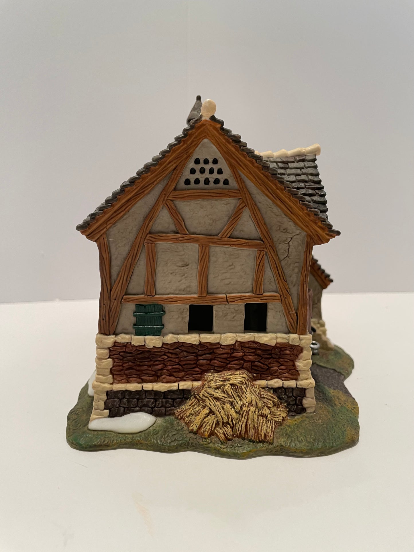 Department 56 Frasier Family  Barn