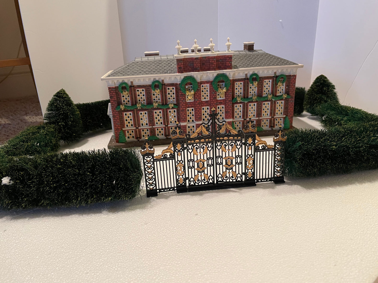 Department 56 - Kensington Palace