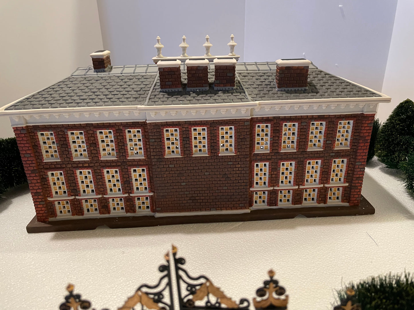 Department 56 - Kensington Palace