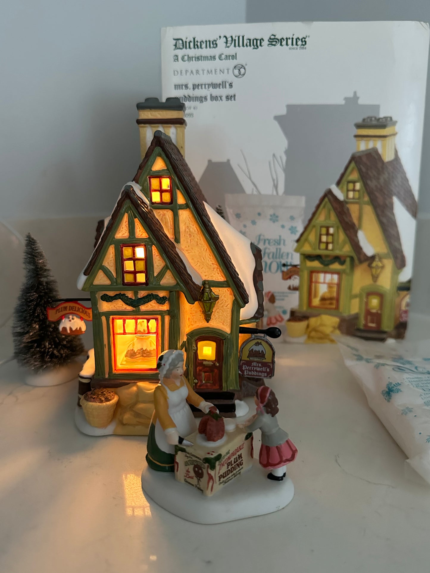 Department 56 Dickens - Mrs Perrywell’s Pudding Box Set 6003093