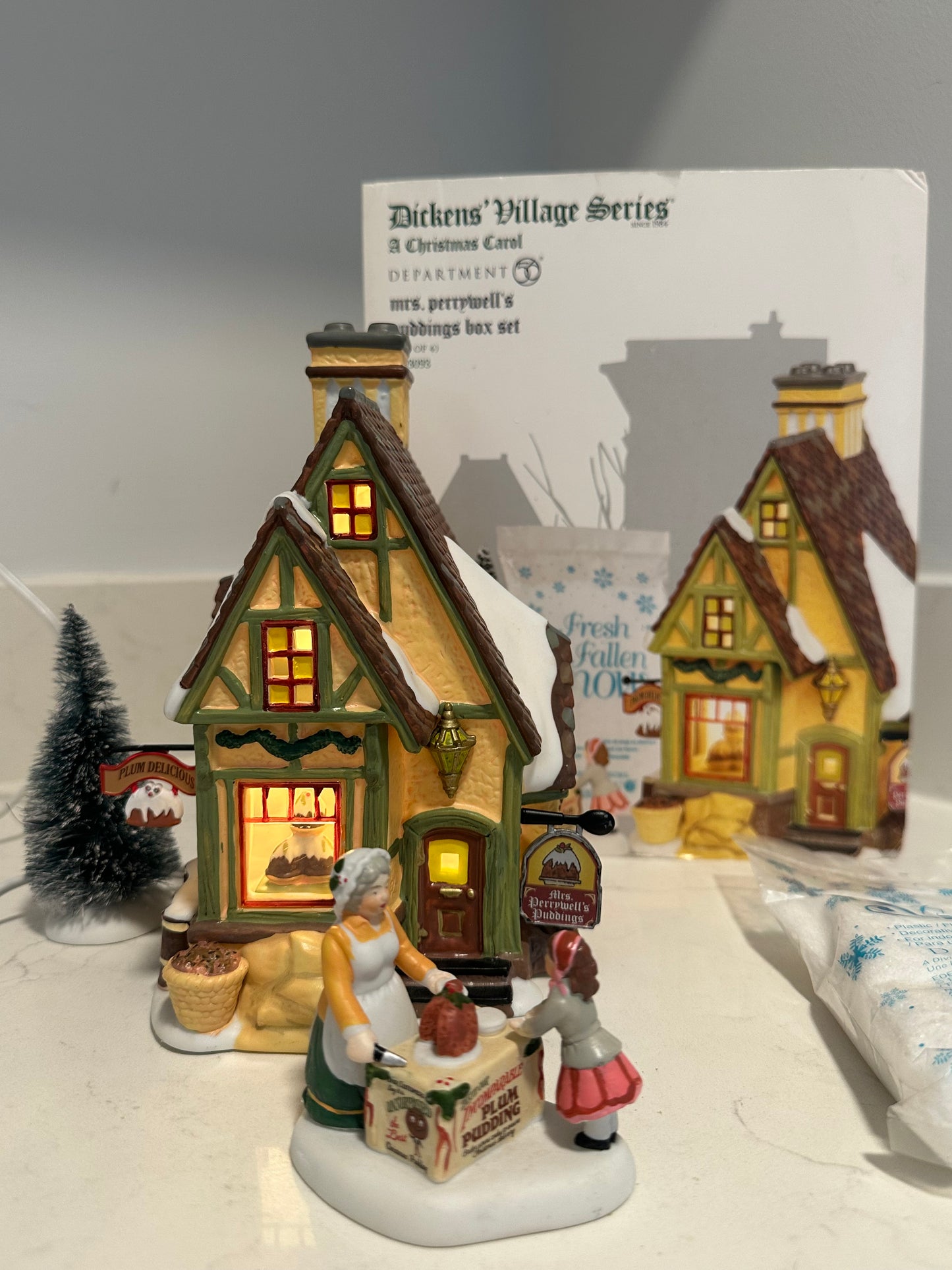 Department 56 Dickens - Mrs Perrywell’s Pudding Box Set 6003093