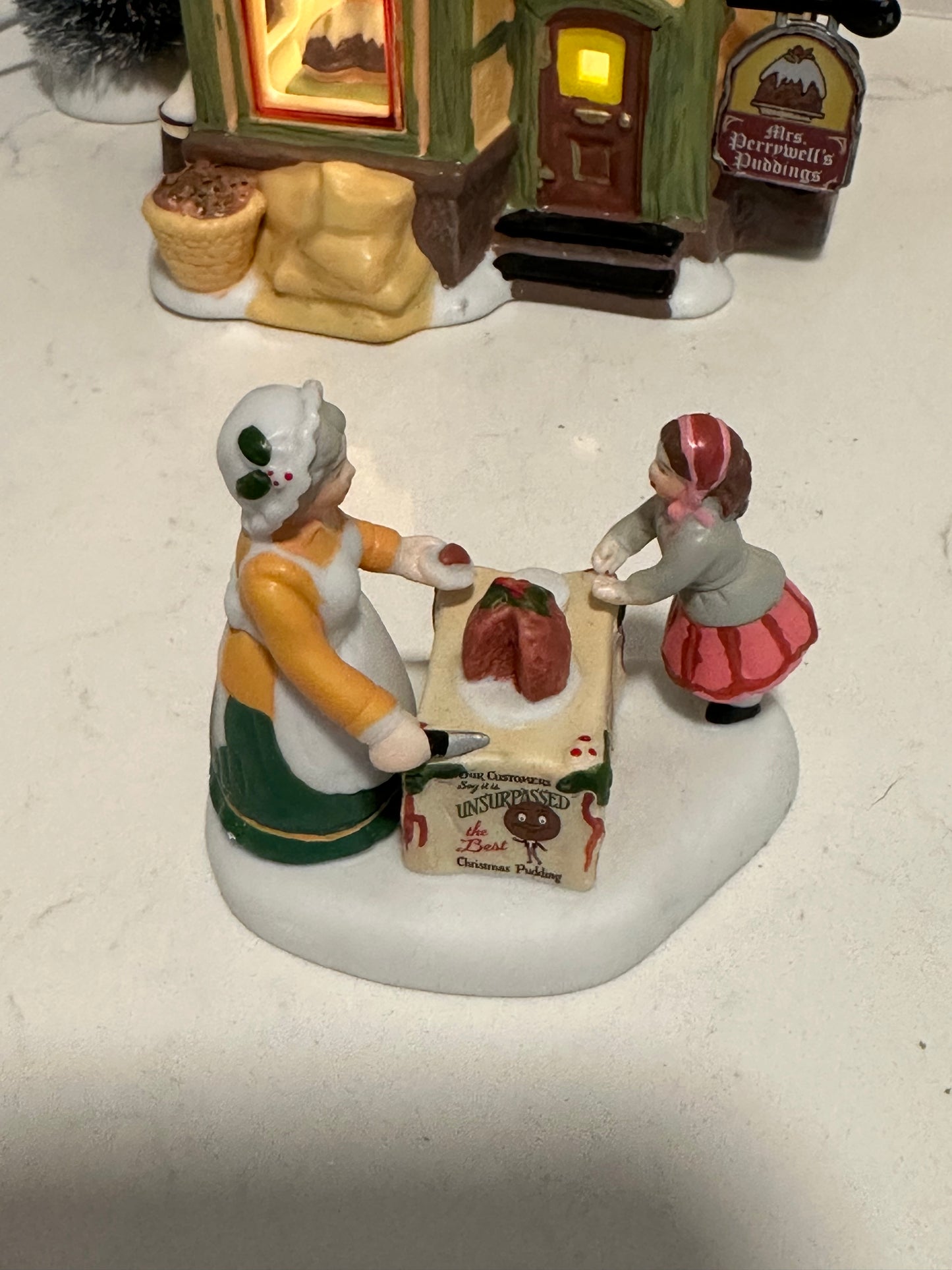 Department 56 Dickens - Mrs Perrywell’s Pudding Box Set 6003093