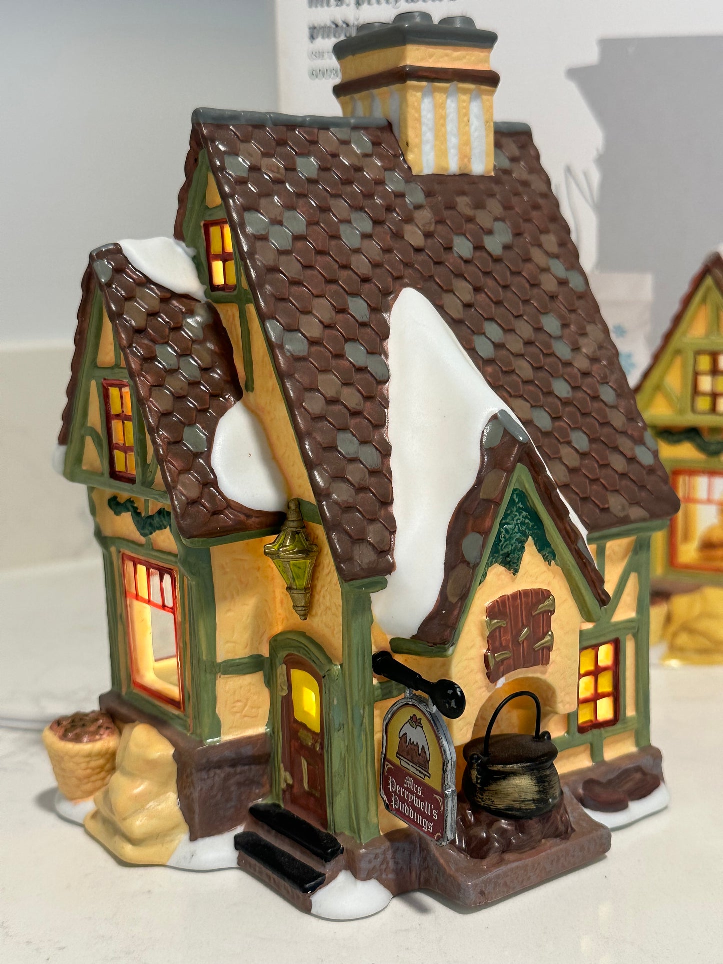 Department 56 Dickens - Mrs Perrywell’s Pudding Box Set 6003093