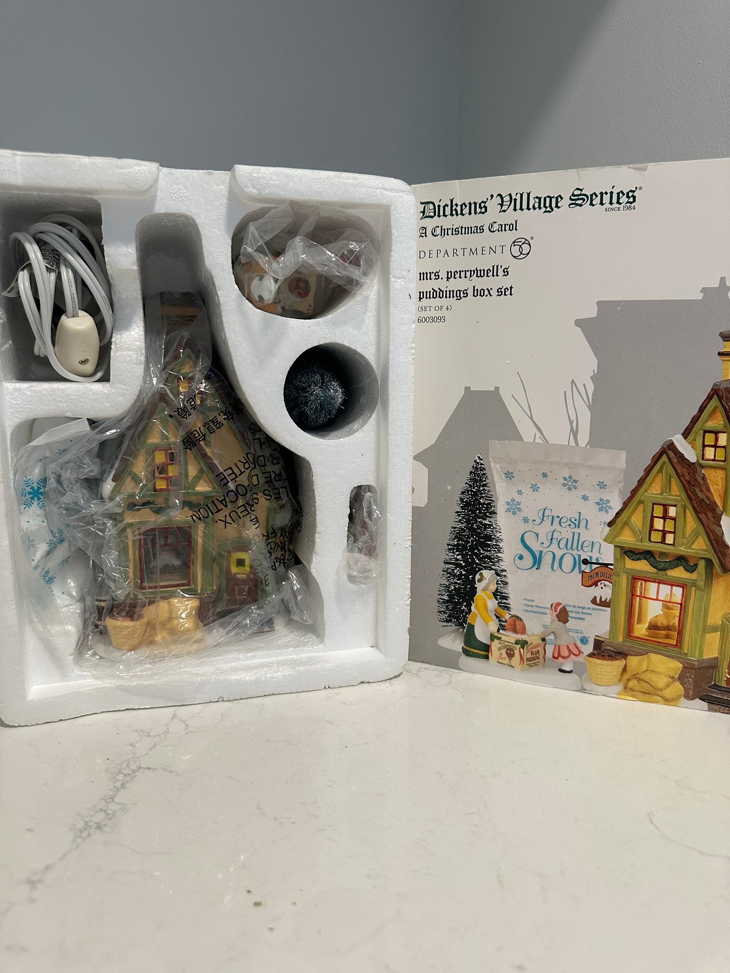 Department 56 Dickens - Mrs Perrywell’s Pudding Box Set 6003093