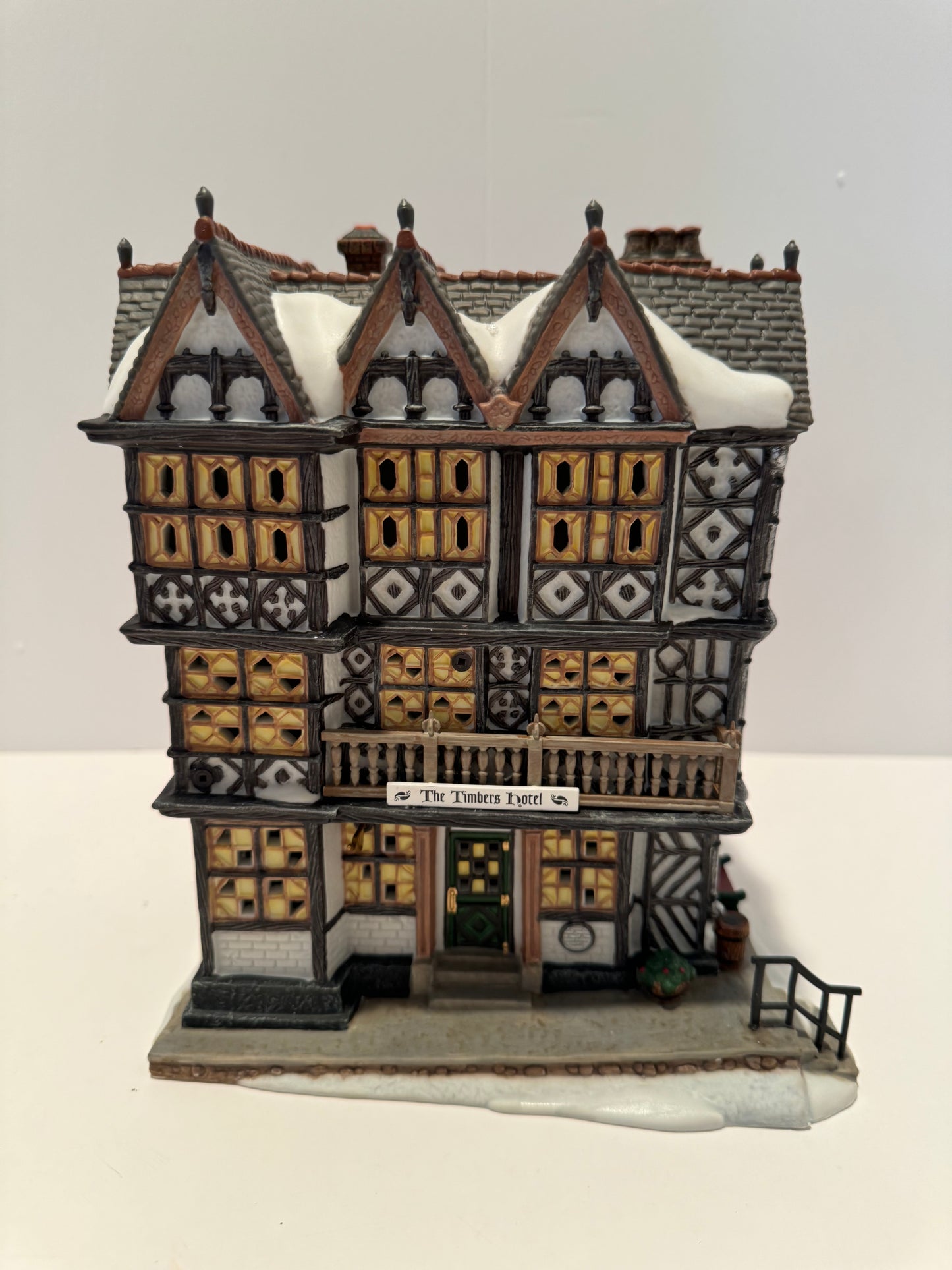 Department 56 - The Timbers Hotel