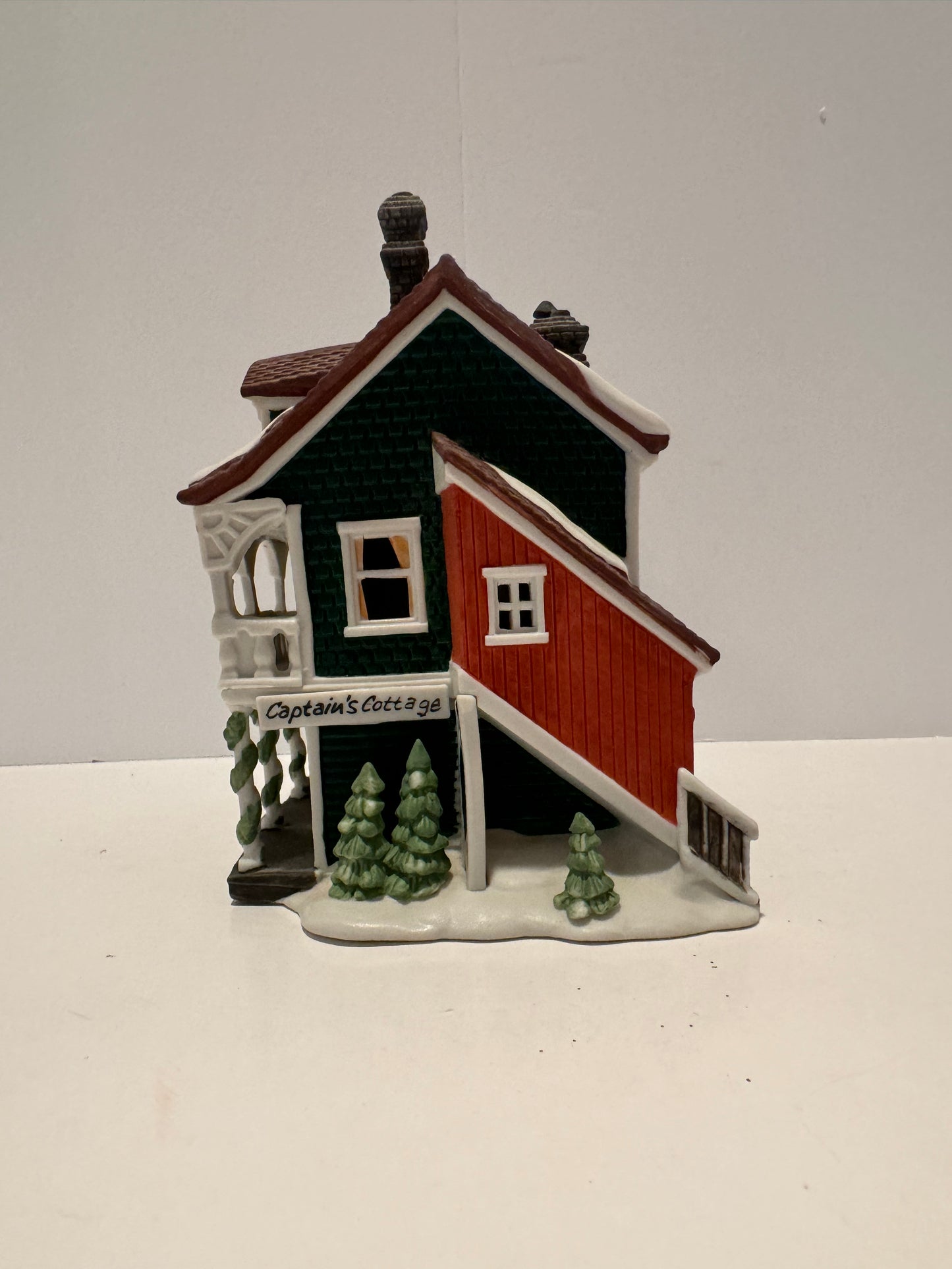 Department 56 - Captain's Cottage